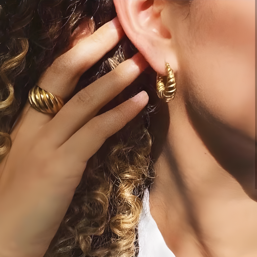 Cindy Signature Hoops Earring